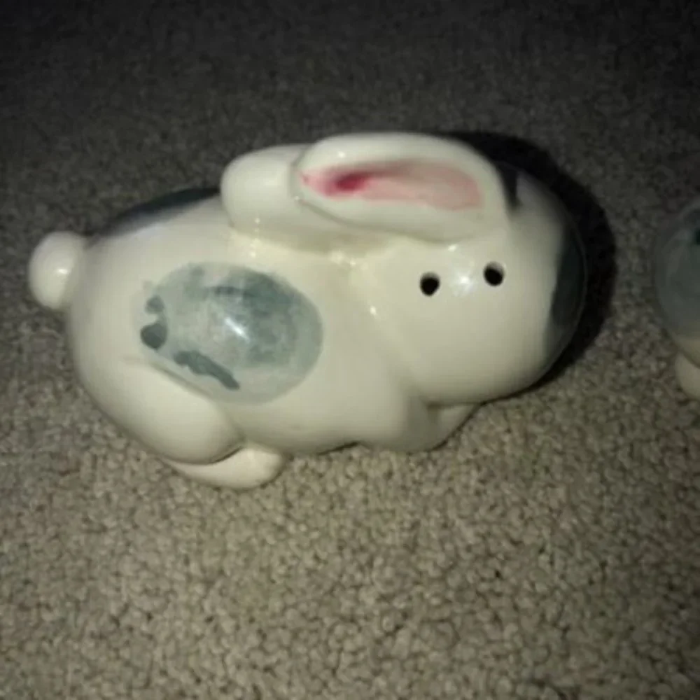 Vintage Enesco Japan Easter‎ Bunny Rabbits Salt and Pepper Shakers